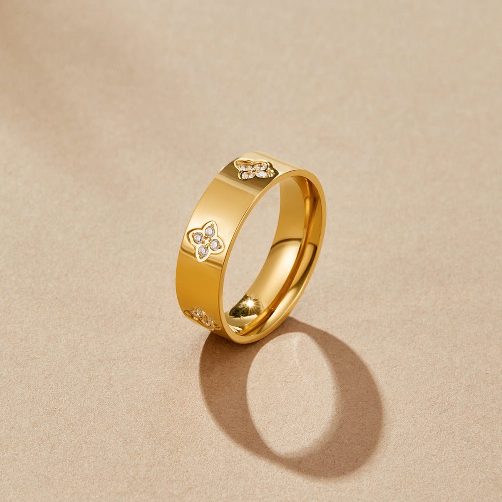 Nina - Crystal Clover Band Ring