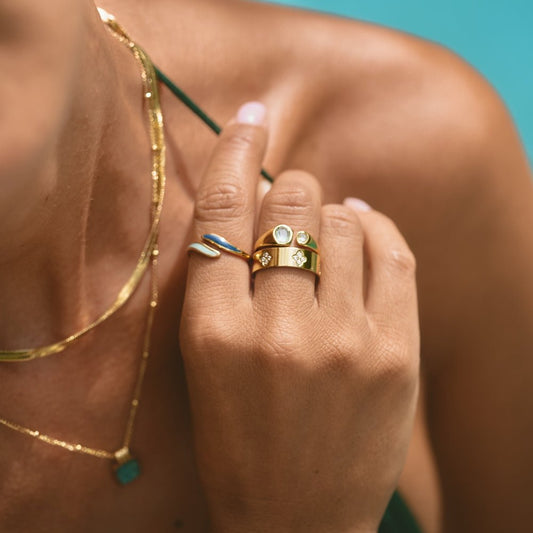 Nina - Crystal Clover Band Ring