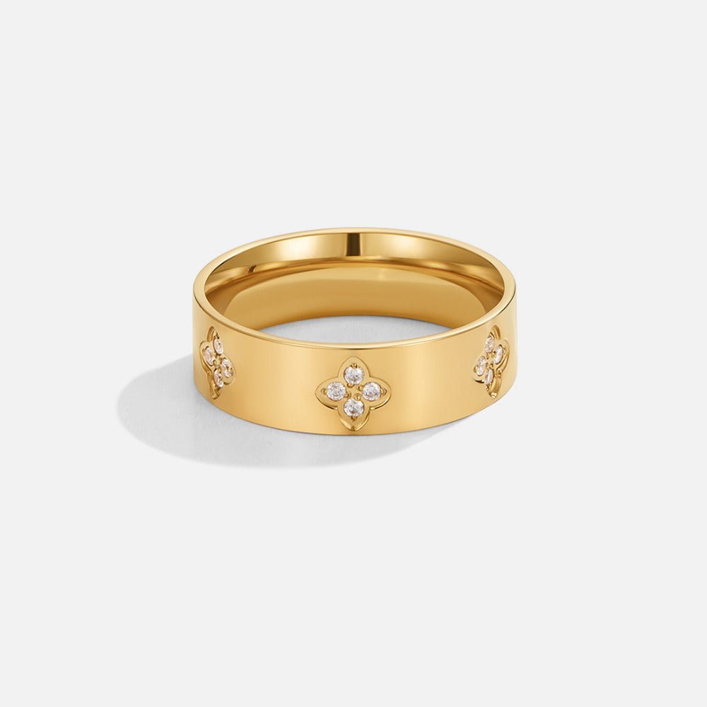 Nina - Crystal Clover Band Ring