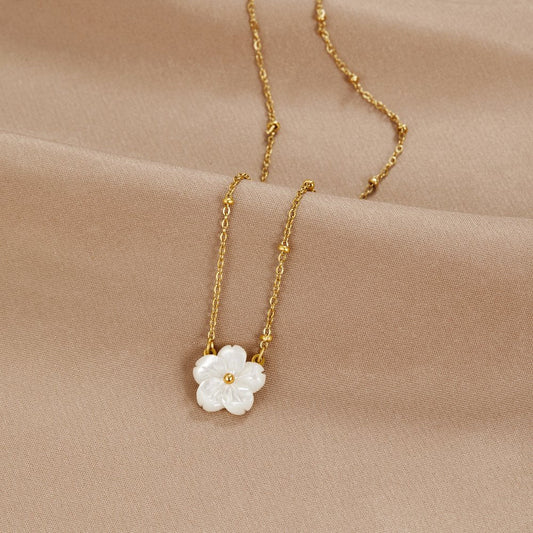 Rose - White Flower Necklace